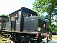 Locomotive ancienne (au chateau de Saint-Fargeau, Yonne) (05)